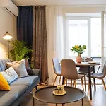 Apartment Wonder - Old Town Centre I Cheap Carpark Nearby I Balcony