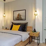 Wonder - Old Town Centre I Cheap Carpark Nearby I Balcony *