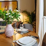 Apartmán Wonder - Old Town Centre I Cheap Carpark Nearby I Balcony